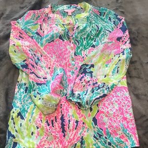 A Lilly Pulitzer Long slew button down shirts